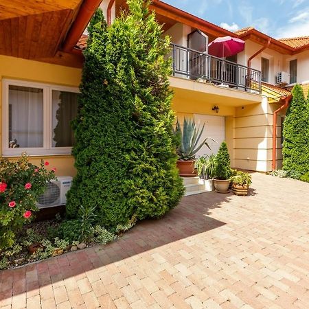 Andi Apartman Heviz Exterior photo