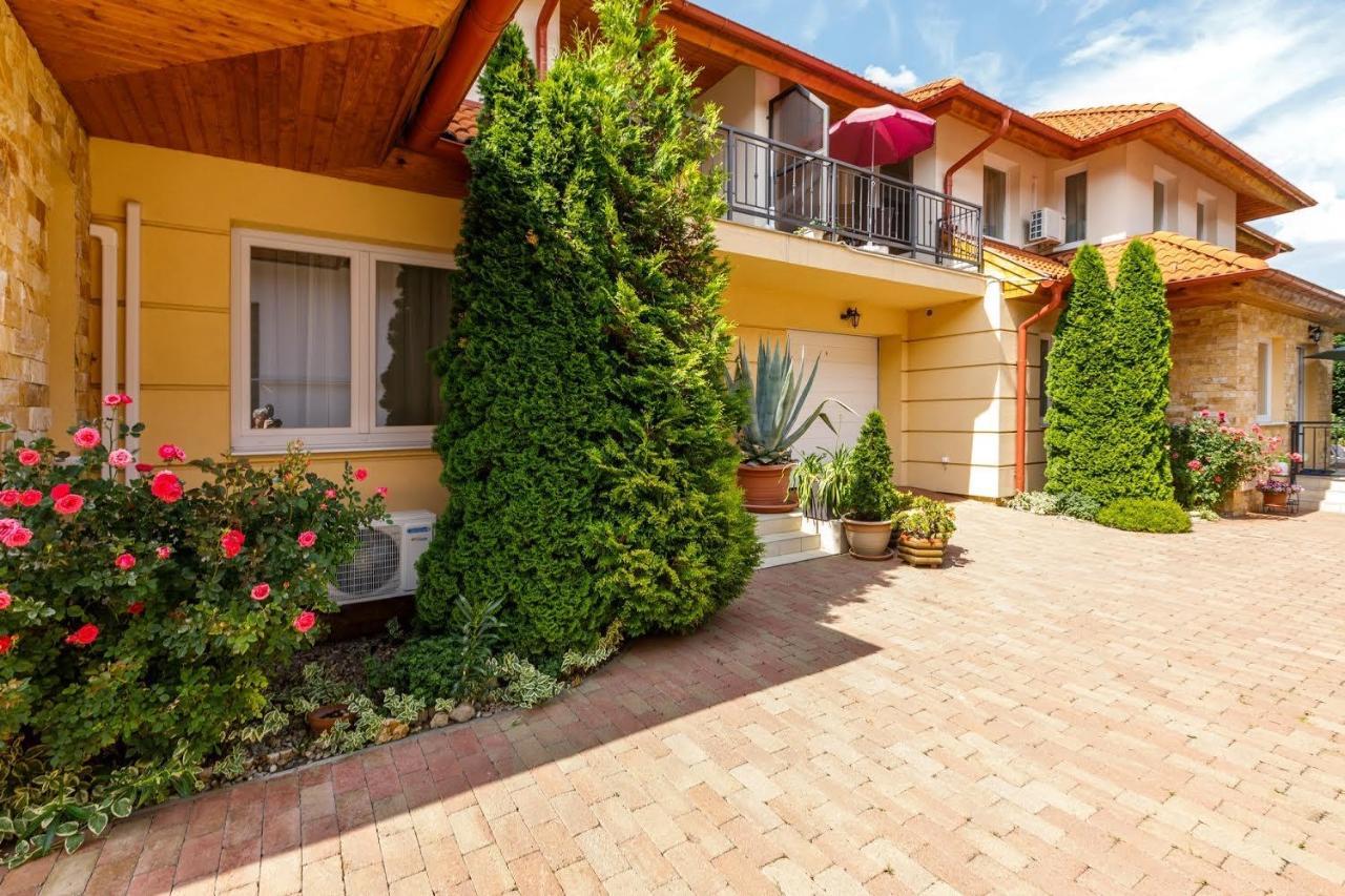 Andi Apartman Heviz Exterior photo