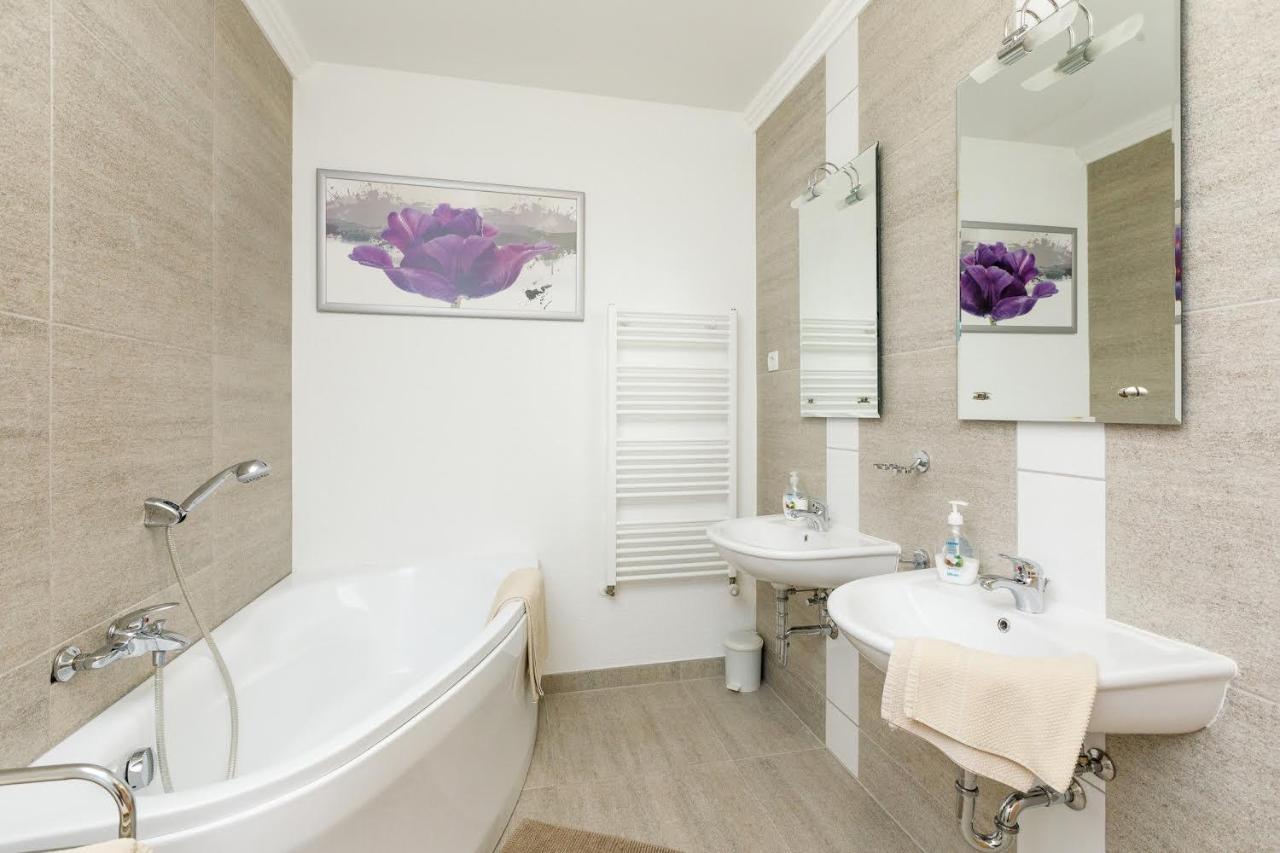 Andi Apartman Heviz Exterior photo