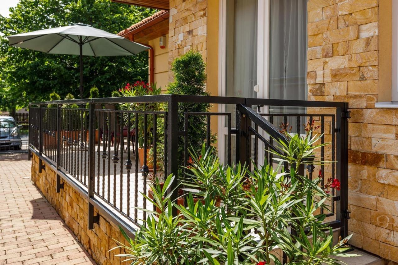 Andi Apartman Heviz Exterior photo