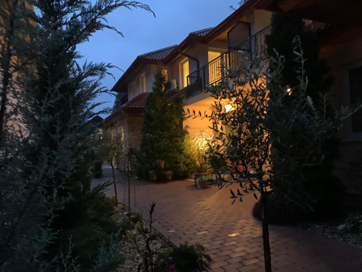 Andi Apartman Heviz Exterior photo