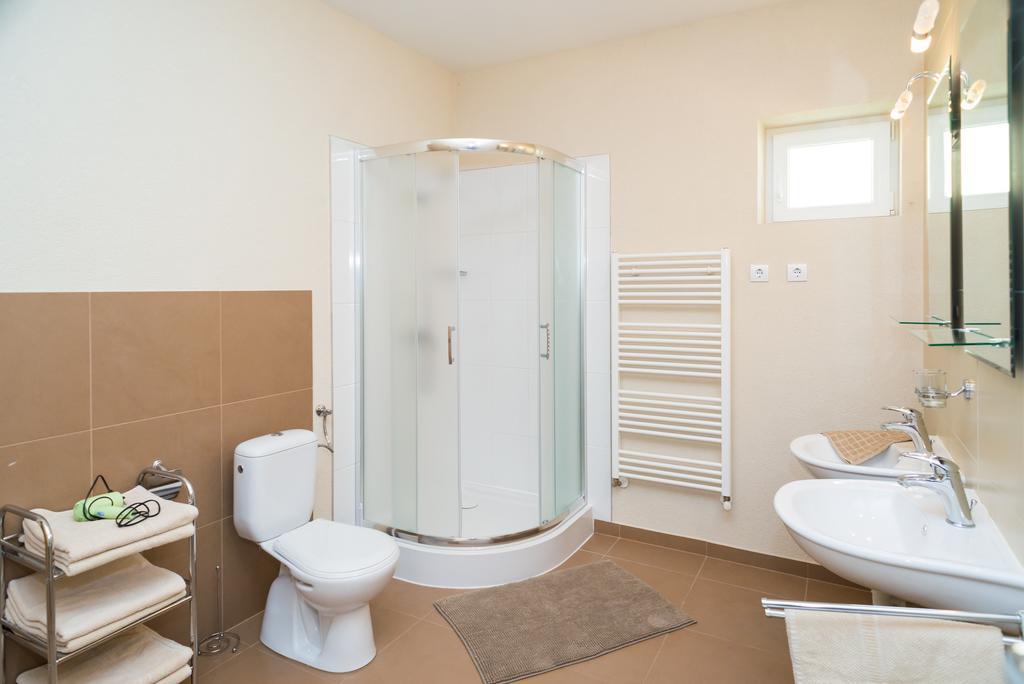 Andi Apartman Heviz Exterior photo